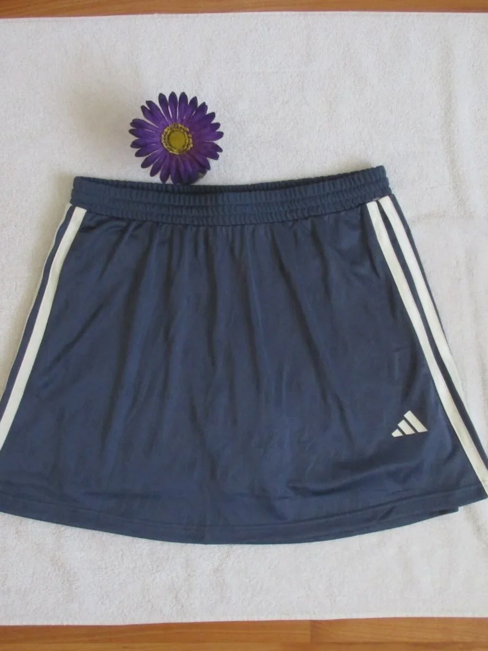 ADIDAS Active Skort Size Large Gray 3 Stripe